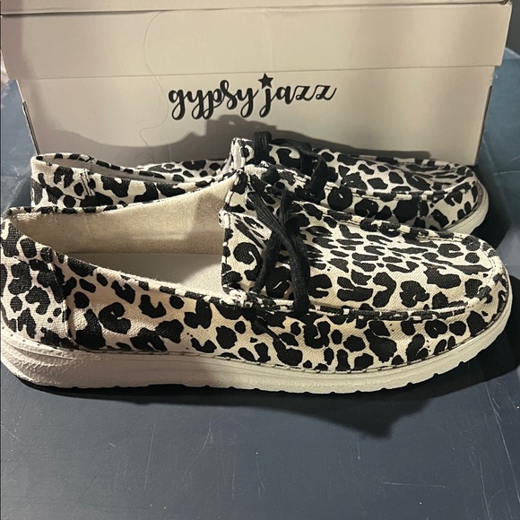 Gypsy Jazz Women's Leopard Print Flats - Picture 2 of 4